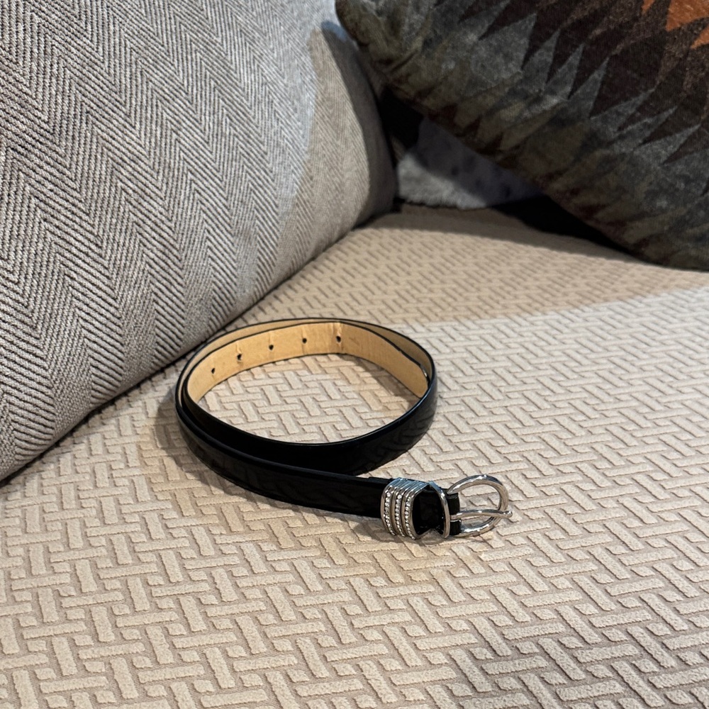 Source Unknown Black Leather Belt with Silver Buckle